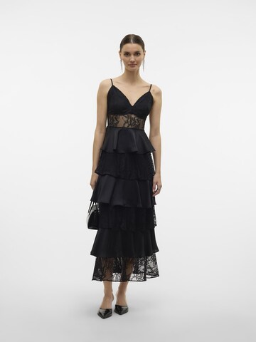 Robe de soirée 'Dinna' VERO MODA en noir