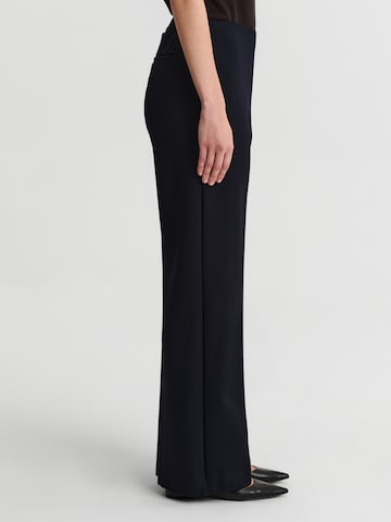 Wide leg Pantaloni cu dungă 'Larete' de la TATUUM pe albastru