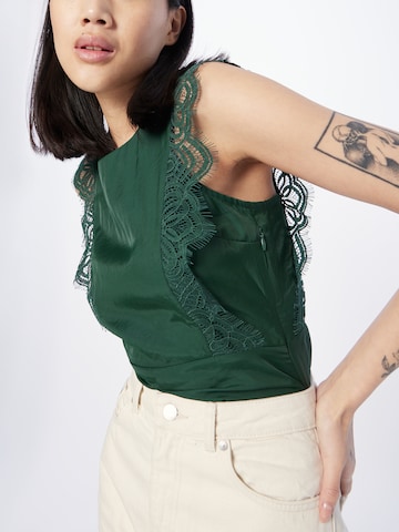 ABOUT YOU Shirt 'Pearl' in Groen