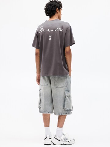 T-Shirt 'LIC ALI' Pull&Bear en gris