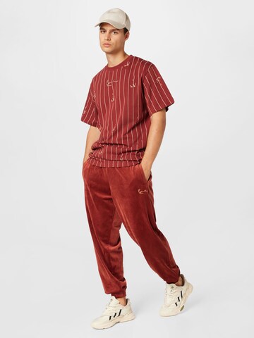 Karl Kani Tapered Broek 'Small Signature Velvet' in Rood