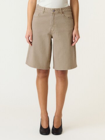 YAS Regular Pants in Beige: front