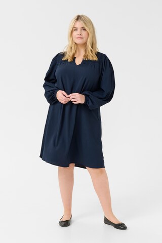 Robe-chemise 'Lunda' KAFFE CURVE en bleu