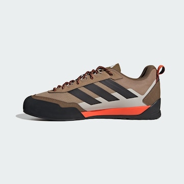 Chaussure basse 'Skychaser Solo 3' ADIDAS TERREX en marron