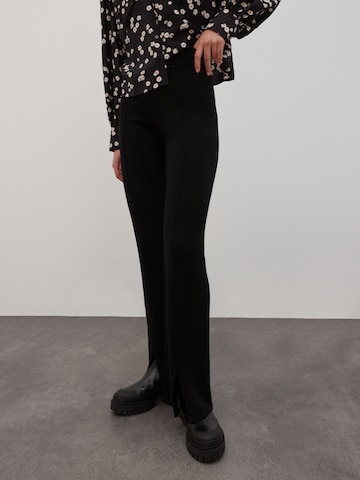 EDITED Flared Pants 'Lynn' in Black: front