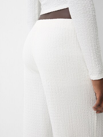 Bershka Wide Leg Bukser i hvid