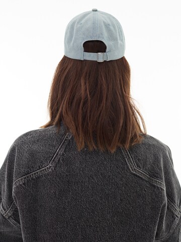 ABOUT YOU x Laura Giurcanu Cap 'Katrin' in Blau