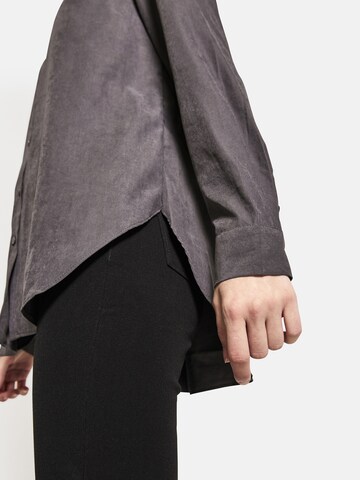 Squad the label Blouse in Grey