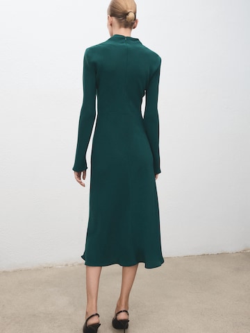 Rochie 'CARO' de la MANGO pe verde
