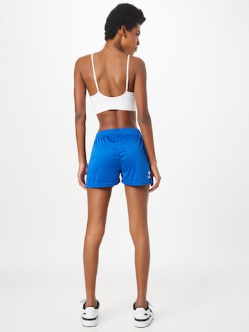 Hummel Regular Sportshorts in Blau