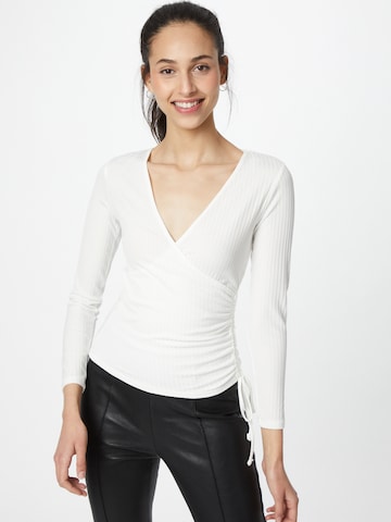 NEW LOOK Shirt 'Carly' in White: front