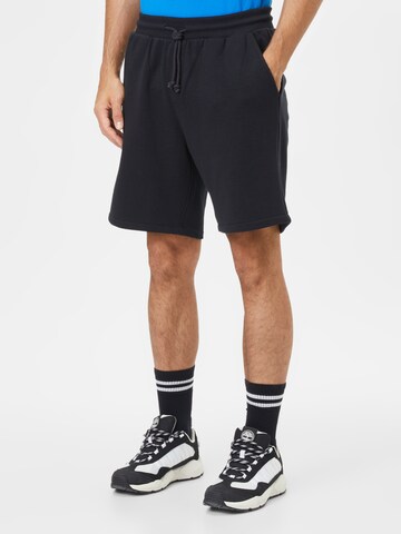 AÉROPOSTALE Regular Shorts in Schwarz: predná strana