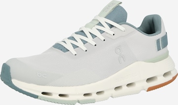 On Rövid szárú sportcipők 'Cloudnova Form 2' - szürke: elől