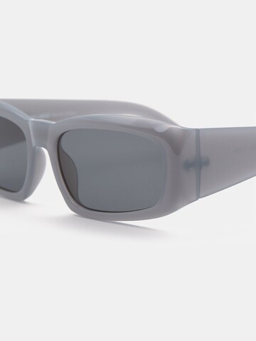 Pull&Bear Sonnenbrille in Grau