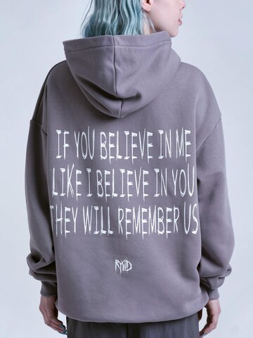 Remember you will die Sweatshirt 'Believe' in Grey