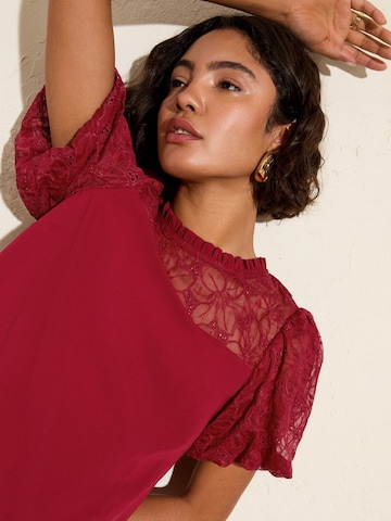 Friends Like These Блуза в червено