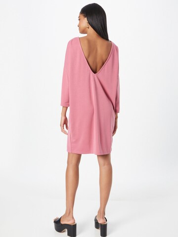 Robe 'Nuala' mbym en rose