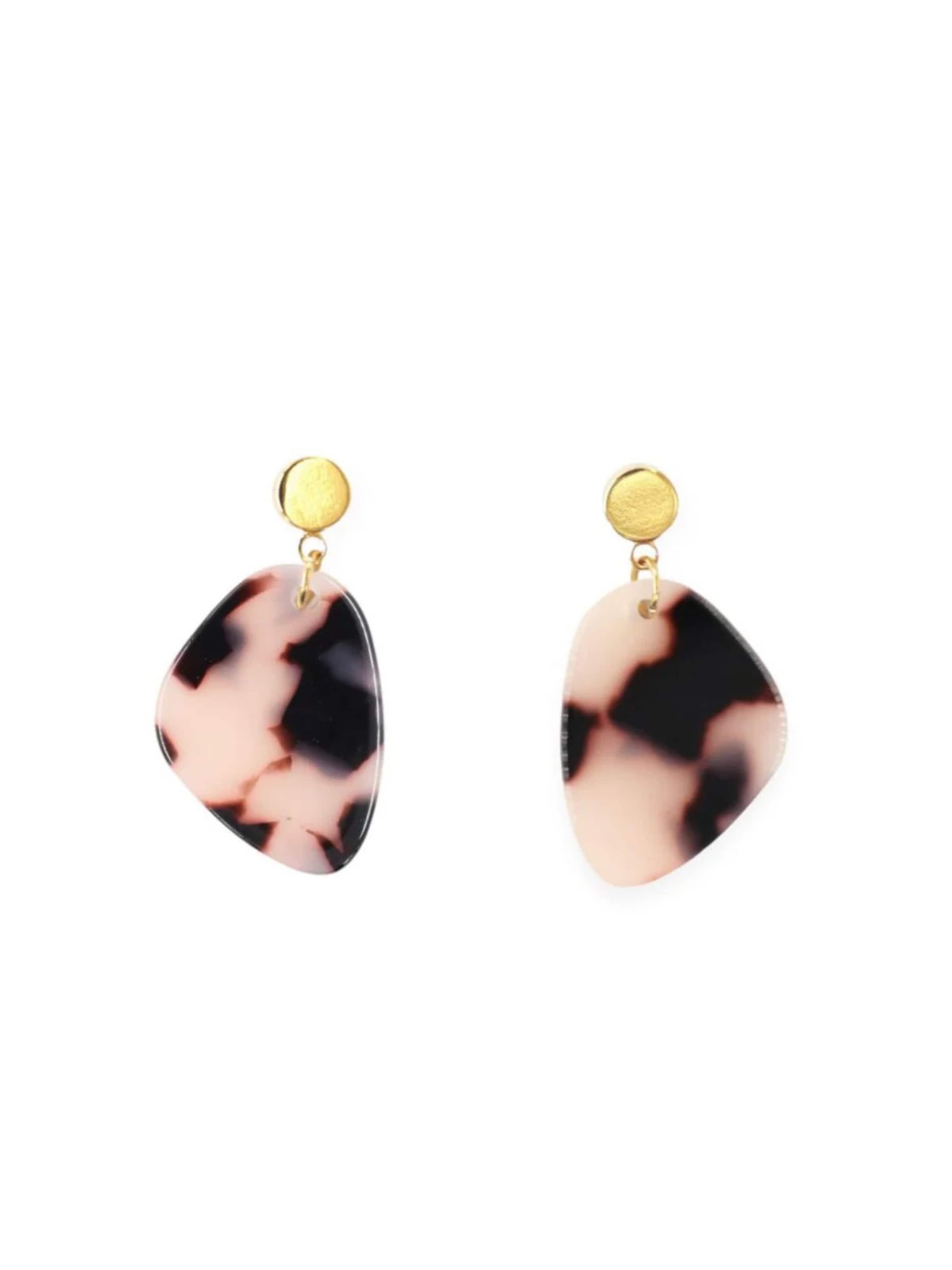 Fräulein Wunder Earrings 'Acetat Amy' in Beige: front