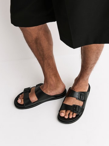 Next Пантолеты в Черный