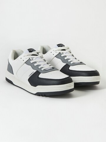 KOROSHI Sneaker in Weiß