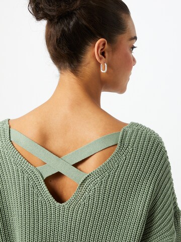 ABOUT YOU Sweater 'Liliana' in Green