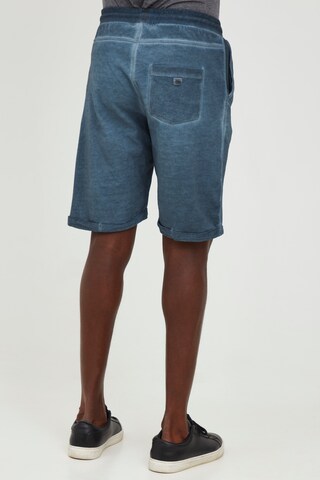 !Solid Regular Chinoshorts in Blau