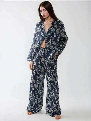 Hiccup Pyjama in Blau: Vorderseite