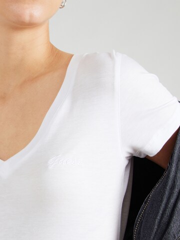 T-shirt GUESS en blanc