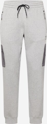 Tapered Pantaloni di ADIDAS ORIGINALS in grigio: frontale