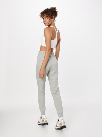 Nike Sportswear Slimfit Hose in Grau