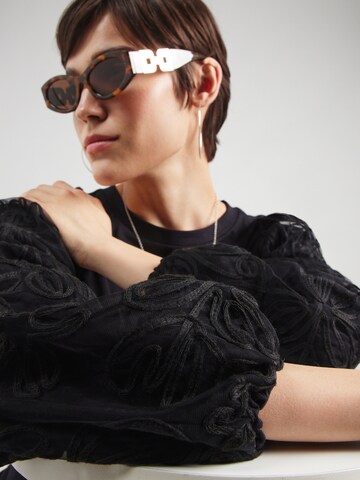 Tricou 'VISIMONIA' de la VILA pe negru