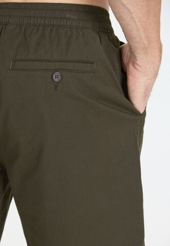 NOU Regular Shorts 'Helvetia' in Grün
