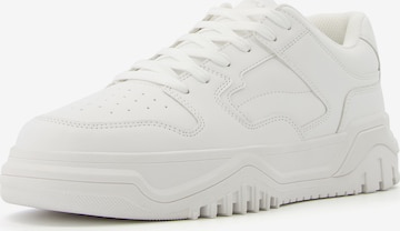 Baskets basses Bershka en blanc : devant