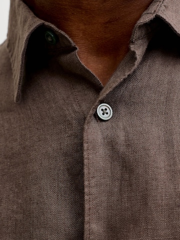 Regular fit Camicia di JACK & JONES in marrone