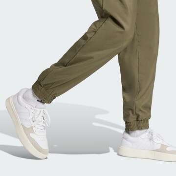 Effilé Pantalon de sport 'Essentials' ADIDAS SPORTSWEAR en vert