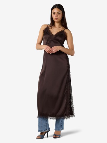 Robe 'NMLouise' Noisy may en marron : devant
