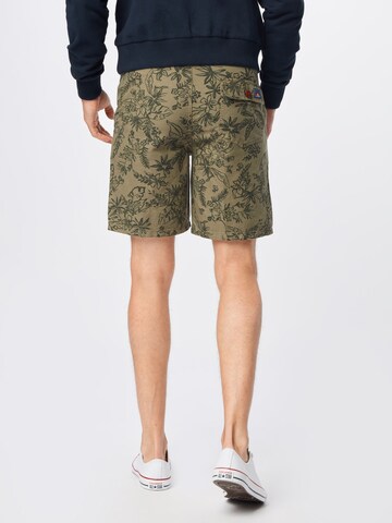 Superdry - Regular Calças chino 'Cali' em verde