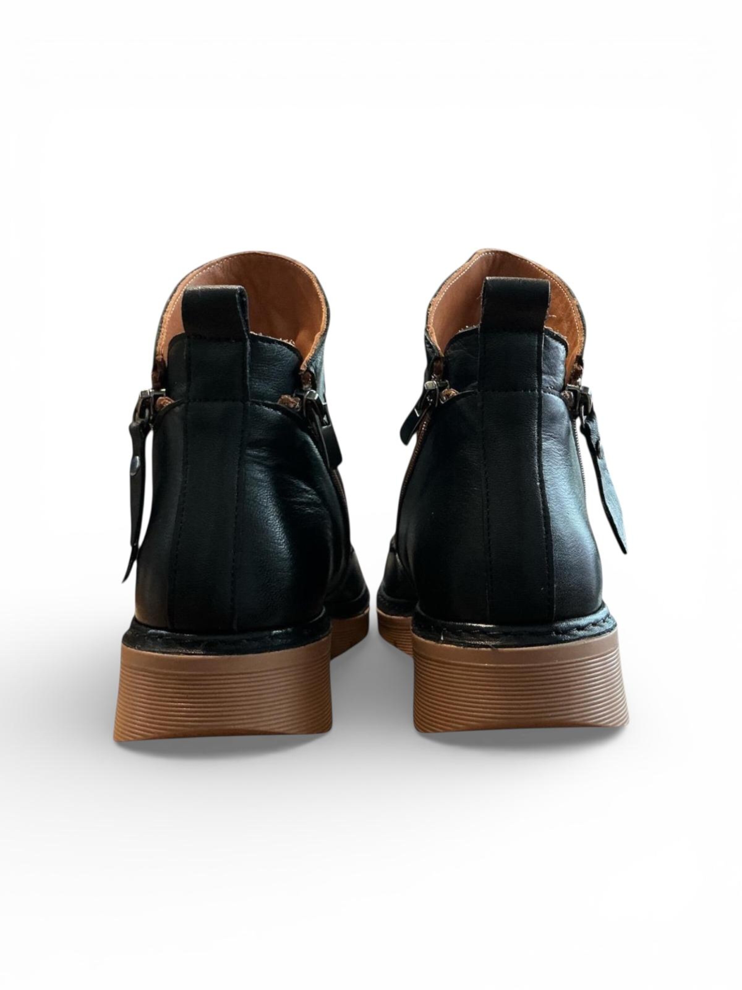 Begoria Boots in Black