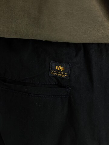 ALPHA INDUSTRIES Tapered Cargohose 'Division Pant'‌‌‌‌ in Schwarz