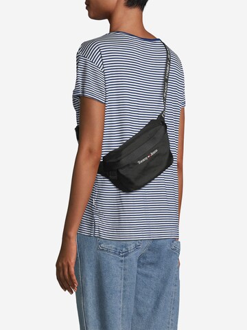 Tommy Jeans حقيبة بحزام بلون أسود