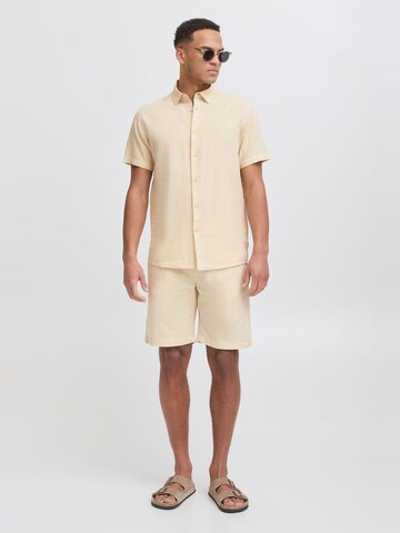 Coupe regular Chemise 'IDMonk' INDICODE JEANS en beige
