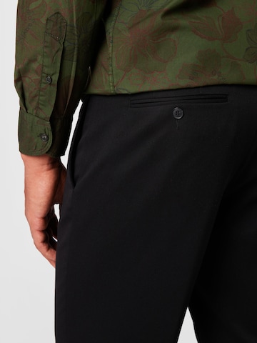Coupe slim Pantalon à plis UNITED COLORS OF BENETTON en noir
