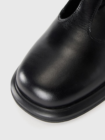 VAGABOND SHOEMAKERS Балетки с ремешком 'ELLIS' в Черный