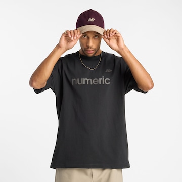 new balance Shirt 'Numeric' in Zwart: voorkant