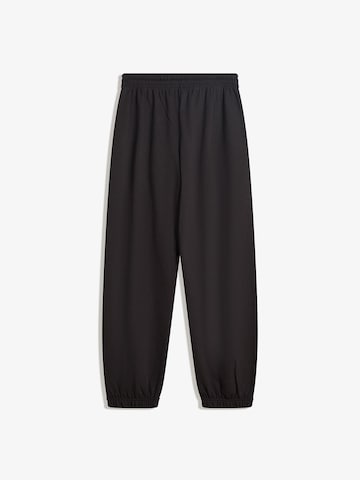 Bershka Дънки Tapered Leg Панталон в черно