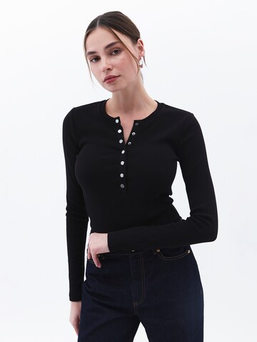 OXXO Shirt in Zwart: voorkant