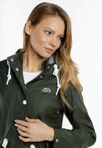 ICEBOUND Raincoat in Green