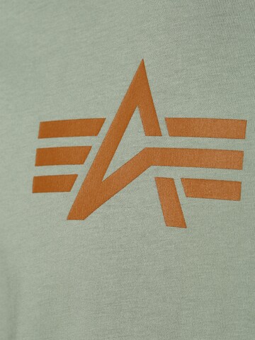 ALPHA INDUSTRIES T-shirt i grön