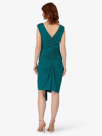 APART Jerseykleid aus einer weich faltenden, matt schimmernden Ware in Grün: predná strana