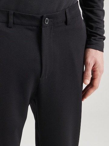 TRAPP - Tapered Calças em preto